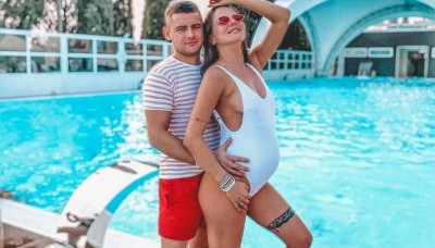 Беременную Жарикову опять избил муж?