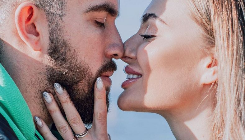 Юлия Жукова и Игорь Григорьев отмечают 10 месяцев отношений